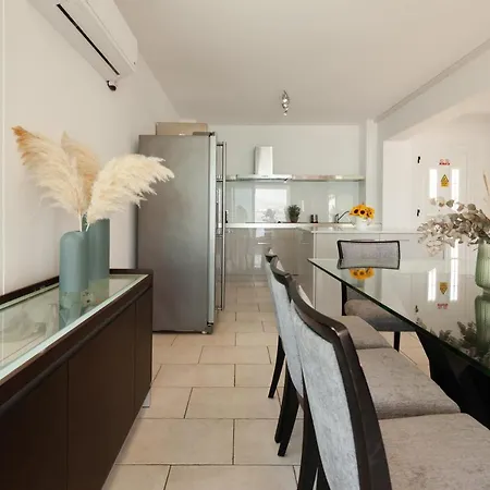 Infinity Luxury 4 Bedroom * Paphos