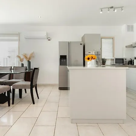 Villa Infinity Luxury 4 Bedroom *