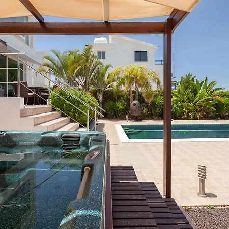 Infinity Luxury 4 Bedroom *