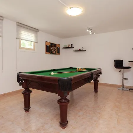 Infinity Luxury 4 Bedroom Villa *